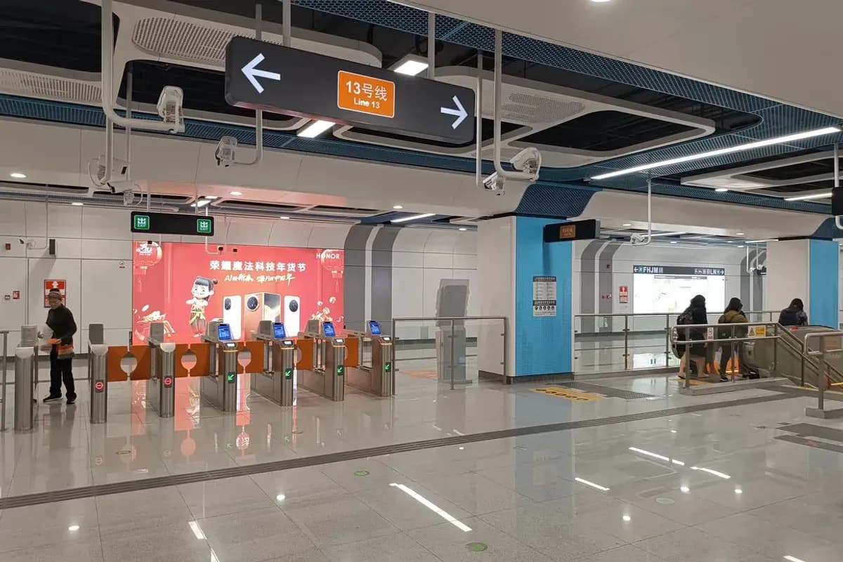 Shenzhen Metro pay gates at Houhai Station